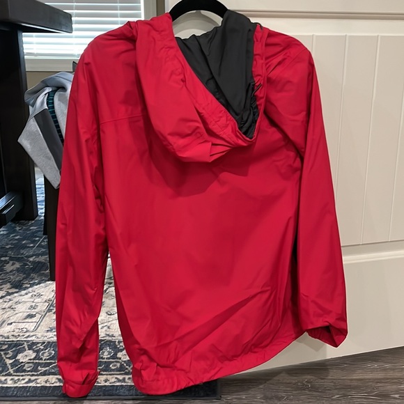 North Face Men’s Small Red Rain Jacket - Picture 2 of 4